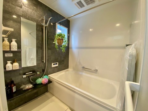 ハウステック　バスルーム「フェリテ」
お掃除簡単なフェイスクリン浴槽♪
雨の日も安心の暖房換気乾燥機はもちろん標準装備！