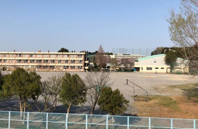 鴻巣西中学校