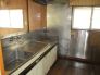 キッチンのステンレス壁は燃えにくく、掃除がしやすく、汚れに強いです
