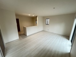 広々とした16帖のリビング♪採光も良好です！