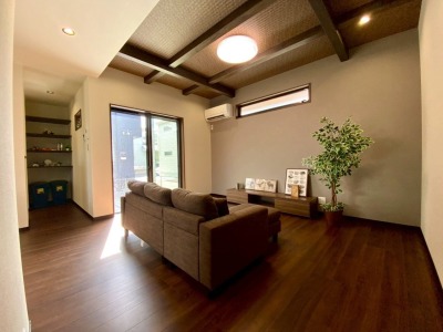 「和モダンスタイル」LDK（施工例） 井桁梁見せがアクセントの和モダンスタイル。