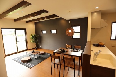 「和モダンスタイル」LDK（施工例） 伝統的な和のテイストと現代の暮らしに沿ったデザインを調和。幅広い年代から人気を集めるスタイルです。