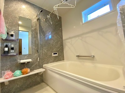 ハウステック　バスルーム「ルクレ」（施工例）
お掃除簡単なフェイスクリン浴槽♪銅の力でぬめりと臭いを抑える除菌楽すヘアキャッチャーでお掃除楽々。