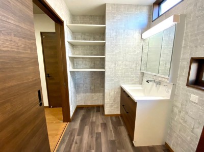 洗面脱衣室にはリネン庫（施工例）
タオルや洗剤など収納できるリネン庫