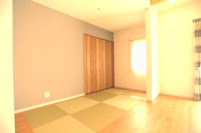 リビングの一画に畳コーナー（施工例）
癒しのスペースはリラックスタイムにもお子様のお昼寝場所にもピッタリ♪