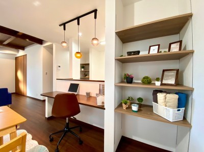 リビングには可動棚の収納（施工例）
オープンタイプなのでインテリアにお洒落に組み込むことも♪