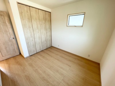 2階洋室5.3帖（施工例）
プライベート空間に丁度良い広さのお部屋が3つ。