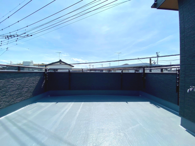 陽当たり良好なワイドバルコニー（施工例）
屋上テラスのようにも使える、たっぷり奥行のバルコニー。陽当たり良好南東向き。