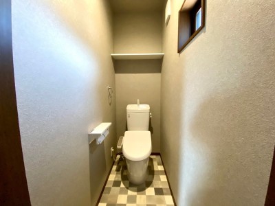 リクシル　INAX「ベーシア便器」（施工例）
1・2階ともにウォシュレット付！フチレス構造でお手入れも簡単な節水トイレです。