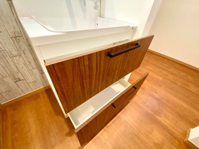 2段スライド収納（施工例）
奥にしまったものも取り出しやすい♪ムダなスペースなく収納できます。