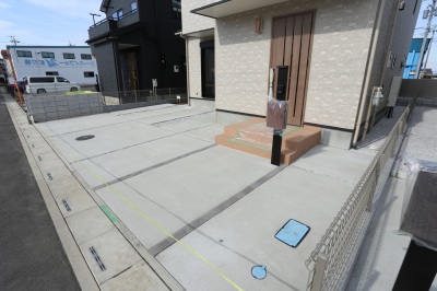 駐車スペース（施工例）
車種により並列２台駐車可能！