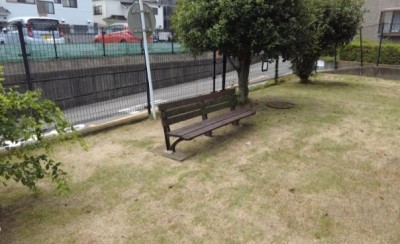 高台にある小さな公園。ゆったりできそうです。