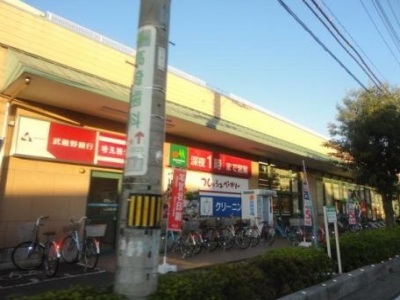 宇都宮線「東大宮駅」西口 徒歩2分とお出かけの際にもよれる便利なスーパー