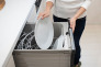 ビルトイン型食器洗い乾燥機
噴水のように水を噴射して食器類の汚れをムラなく洗い流します。家事が軽減されるだけでなく水道代や光熱費の節約にも貢献します。