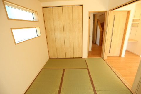 あると嬉しい和室（施工例）
ほっこりとした癒しの空間。
お部屋の一角に設けられる畳スペースもあります。