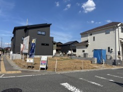 ◆JR高崎線「北上尾」駅 徒歩12分!
◆いつでもご案内可能です♪設計相談会開催中
◆お子様の学校は、芝川小学校・上平中学校
1号地現地