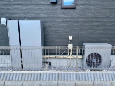 ハイブリット給湯器「ECO ONE X5」
電気とガスのイイトコ取り。スマートで高機能な次世代型給湯器。 ハイブリット給湯器「ECO ONE X5」
電気とガスのイイトコ取り。スマートで高機能な次世代型給湯器。