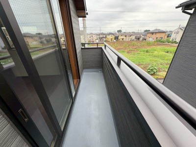 南向きのバルコニー
ダブルバルコニーなので用途に応じて使い分けられます。 南向きのバルコニー
ダブルバルコニーなので用途に応じて使い分けられます。