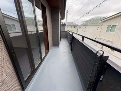 南西向きのワイドバルコニー。
2部屋から往来可能!長さがあるのでお布団なども複数干せます。 南西向きのワイドバルコニー。
2部屋から往来可能!長さがあるのでお布団なども複数干せます。