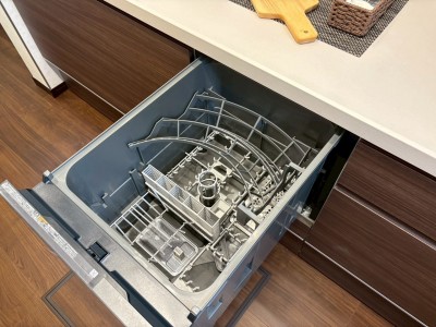 食洗器を標準装備!食後の家族の時間を増やします!他、節水で省エネ。水道代の節約にも貢献♪ 食洗器を標準装備!食後の家族の時間を増やします!他、節水で省エネ。水道代の節約にも貢献♪