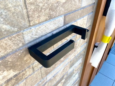 玄関マルチフック(施工例)
傘やペットのリードを一時的に引っかけておけます。 玄関マルチフック(施工例)
傘やペットのリードを一時的に引っかけておけます。