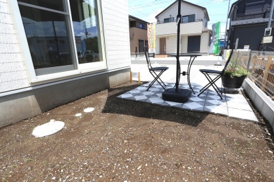 敷地南に庭スペース(施工例)
陽当たり良好♪お子様の遊び場やガーデニングに。 敷地南に庭スペース(施工例)
陽当たり良好♪お子様の遊び場やガーデニングに。