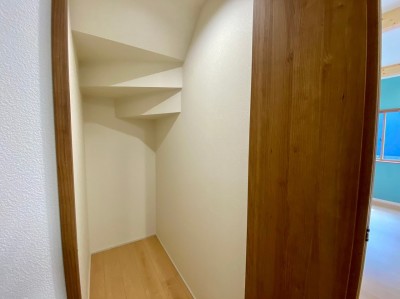 リビング収納あり(施工例)
よく使うものを近くに保管しておけます。目隠しできる扉付き。 リビング収納あり(施工例)
よく使うものを近くに保管しておけます。目隠しできる扉付き。