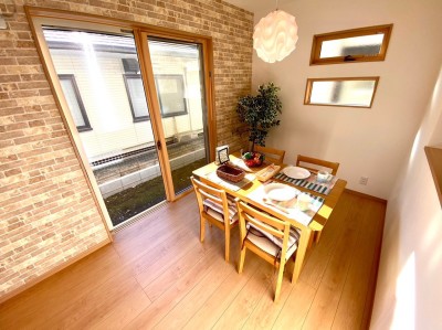 1階の掃出し窓には電動シャッターを標準装備(施工例) 1階の掃出し窓には電動シャッターを標準装備(施工例)