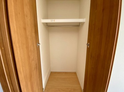 1階ホール収納(施工例)
玄関近くでコートクローク代わりにも。 1階ホール収納(施工例)
玄関近くでコートクローク代わりにも。