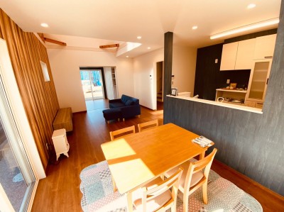 「北欧風スタイル」LDK(施工例)
木の温もりをじんわりと感じるLDK。 「北欧風スタイル」LDK(施工例)
木の温もりをじんわりと感じるLDK。