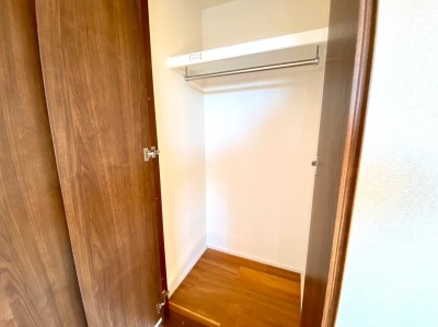 2階ホール収納(施工例)
掃除用品などの保管に便利。 2階ホール収納(施工例)
掃除用品などの保管に便利。