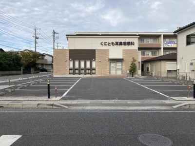 耳・鼻・のどの症状のほかに、めまい、顔面神経麻痺、首のしこりなどの診察もします。
インターネットからも当日順番受付ができます。駐車場あり(18台) 耳・鼻・のどの症状のほかに、めまい、顔面神経麻痺、首のしこりなどの診察もします。
インターネットからも当日順番受付ができます。駐車場あり(18台)