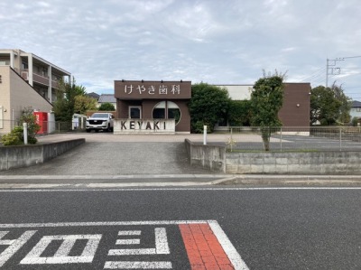 土日も診療してます。圧迫感の除去と患者さま1人1人に目が届くように、半個室となっています。 土日も診療してます。圧迫感の除去と患者さま1人1人に目が届くように、半個室となっています。